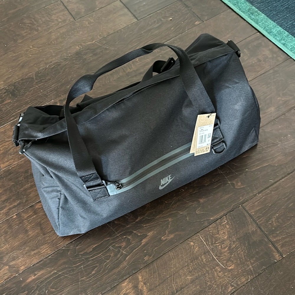Nike duffel bag elemental premium black brand new